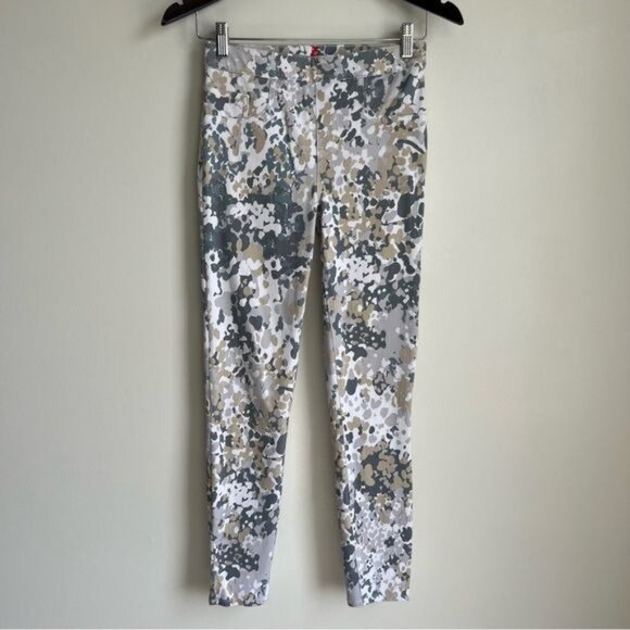SPANX Jean-ish Ankle Leggings in Camo Floral - S - Picture 2 of 7
